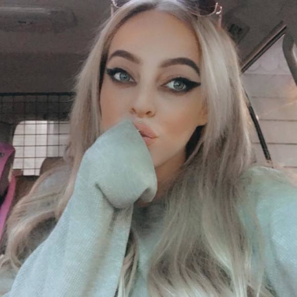 Meet your Posher, Gabriella - Picture 1 of 1